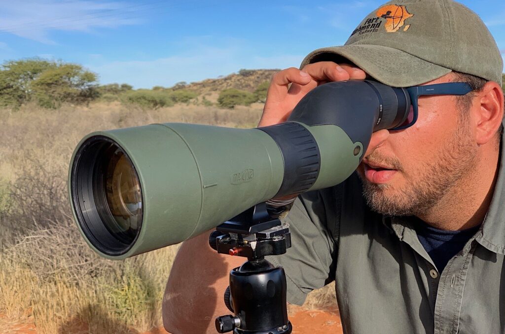 دوربین تک چشمی دارای زوم (Spotting Scope)